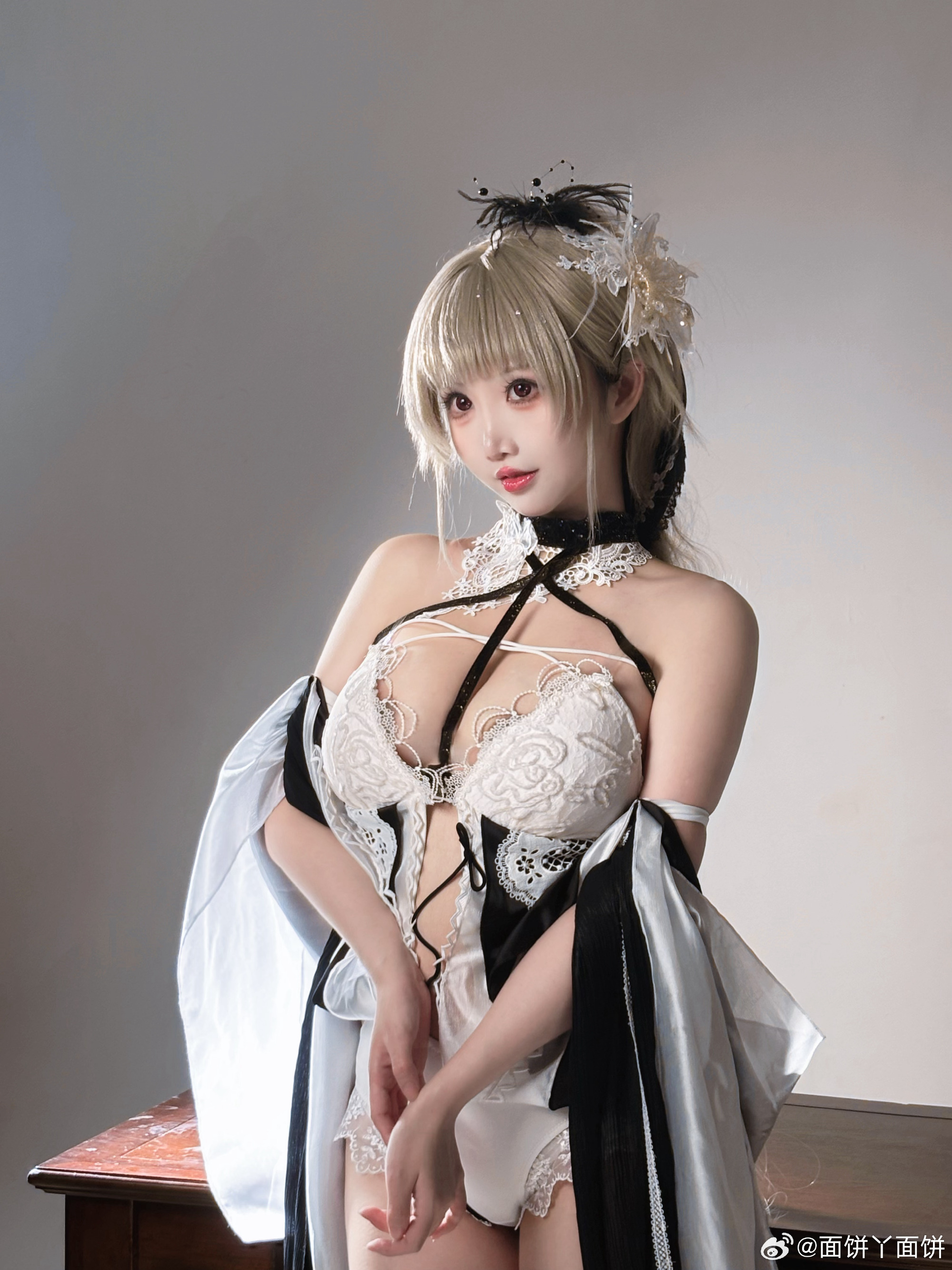 cosplay 指挥官，快评价一下可畏身上这件衣服好不好看！碧蓝航线 @面饼丫面饼